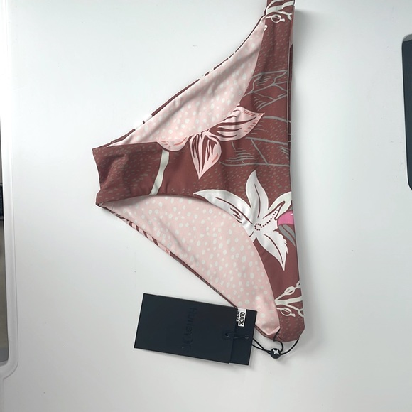 Hurley Other - NWT Hurley woman bikini bottom